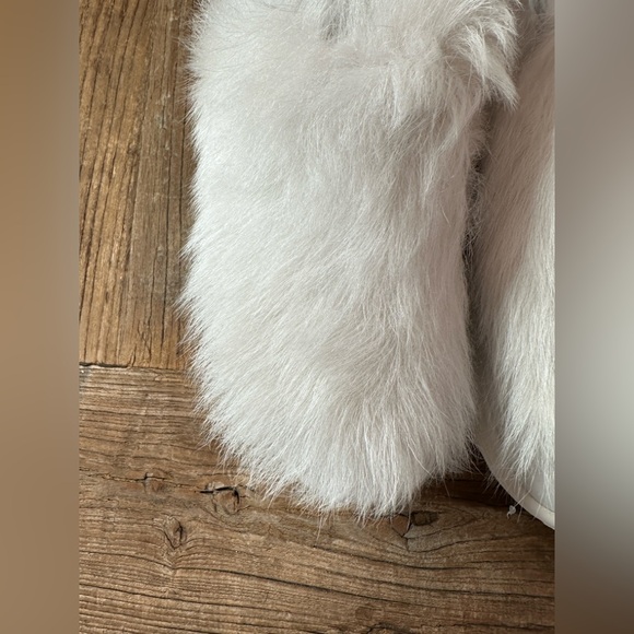UGG Women's Fluffy White and light blue Slippers(missing fur on one of the pair) - Picture 7 of 13